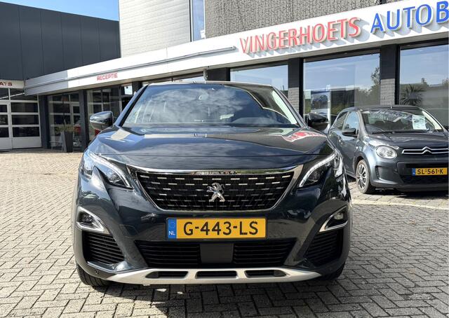 Peugeot 3008 130 Pk Benzine Zeer Luxe * Navigatie * Zwart Lederen Interieur met Elektrisch verst. stoelen met massage functie * Trekhaak * Dab+ Radio * Climate & Cruise Control * Vingerhoets; Vierde Generatie Eersteklas Service. Al meer dan 100 jaar een begrip in de Brabantse Kempen
