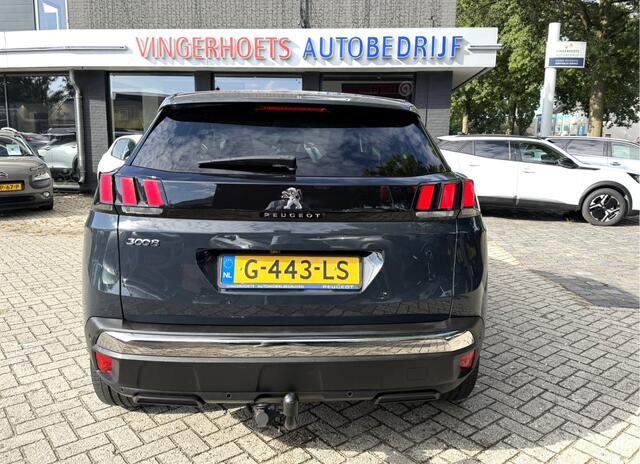 Peugeot 3008 130 Pk Benzine Zeer Luxe * Navigatie * Zwart Lederen Interieur met Elektrisch verst. stoelen met massage functie * Trekhaak * Dab+ Radio * Climate & Cruise Control * Vingerhoets; Vierde Generatie Eersteklas Service. Al meer dan 100 jaar een begrip in de Brabantse Kempen