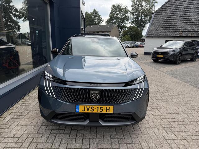 Peugeot 3008 1.6 plug-in Hybrid 195 GT | Afneembare trekhaak 1550 KG | Tot 8 jaar Garantie | Stekkerhybride tot 85 KM Elektrisch Rijden | Panorama/Schuif-Kanteldak | Luxe Alcantara & Leder Interieur met Massage | Achteruitrij-Camera | Navigatie | Adaptieve Cruise Control | Elektrische Kofferklep | Stoel- & Stuurverwarming | 19" Lichtemetalen Velgen | Parkeersensoren V+A | Full LED Verlichting | Keyless Entry |