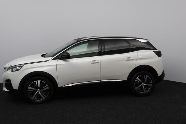 Peugeot 3008 1.2 PureTech Allure/ D-Riem verv: 95.000 Kilometer!/ Automaat/ Trekhaak/ Virtual Dashb./ 18'' LMV/ LED Koplampen/ Half-Leder/ Keyless/ Dode-Hoek DET./ Apple + Android/ Lane-Assist./ Extra getint glas/ Bluetooth/