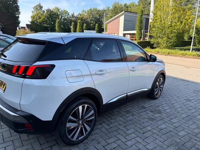 Peugeot 3008 1.2 PURETECH ALLURE
