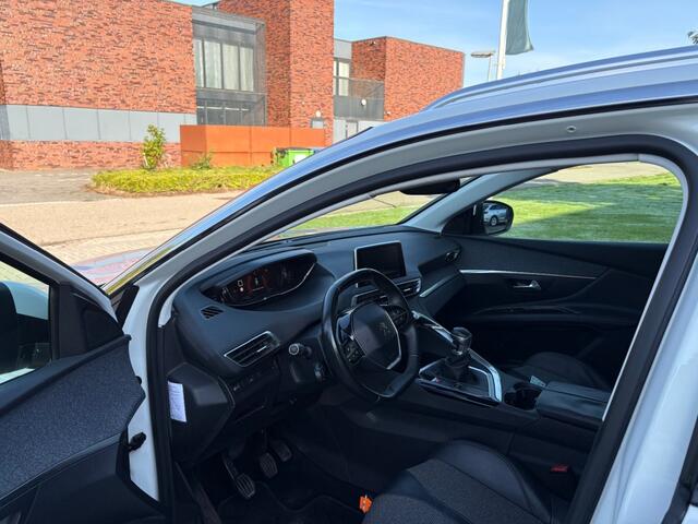 Peugeot 3008 1.2 PURETECH ALLURE