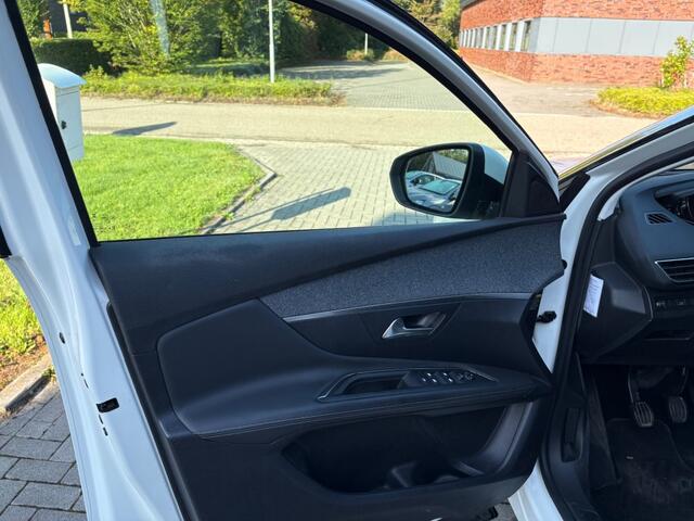 Peugeot 3008 1.2 PURETECH ALLURE