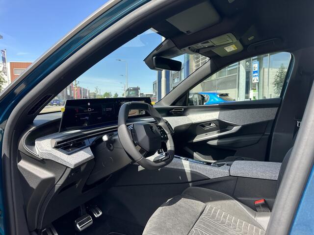 Peugeot 3008 e-3008 GT 73 kWh / Camera Voor & Achter / 360° Camera / Keyless Entry / Warmtepomp / Adaptieve Cruise Control
