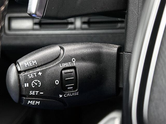 Peugeot 3008 1.6 e-THP GT Line | Apple Carplay/Android Auto | Parkeersensoren | 18" Lichtmetalen velgen