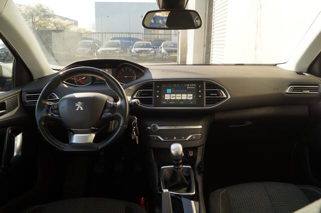 Peugeot 308 SW 1.2 PureTech Executive -PANO-ECC-PDC-