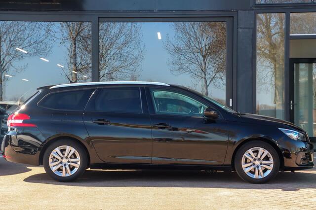 Peugeot 308 SW 1.2 PureTech Executive | Panodak | Leer |