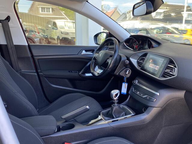 Peugeot 308 SW 1.2T 110PK Blue Lease Executive | Panoramadak | Navigatie | Facelift model | Parkeersensoren voor & achter | Climate Control