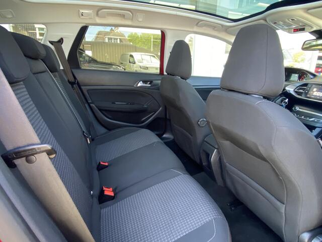 Peugeot 308 SW 1.2T 110PK Blue Lease Executive | Panoramadak | Navigatie | Facelift model | Parkeersensoren voor & achter | Climate Control