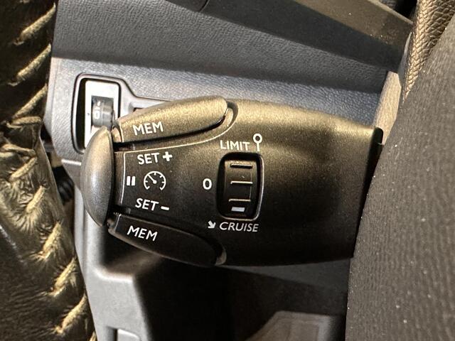 Peugeot 308 SW 1.2 110PK PureTech Blue Lease Executive Airco Navi Panoramadak Cruise Control 16" LM Velgen