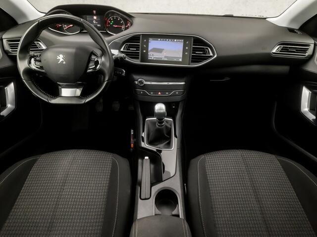 Peugeot 308 SW 1.2 PureTech Sport (PANORAMADAK, APPLE CARPLAY, GROOT NAVI, PARKEERSENSOREN, SPORTSTOELEN, GETINT GLAS, CRUISE, NIEUWE APK, NIEUWSTAAT)