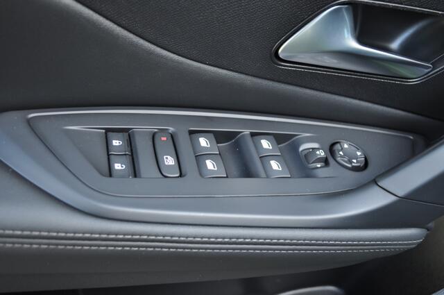 Peugeot 308 1.2 Allure Aut. Pack Bns Navi pdc+cam crcadap