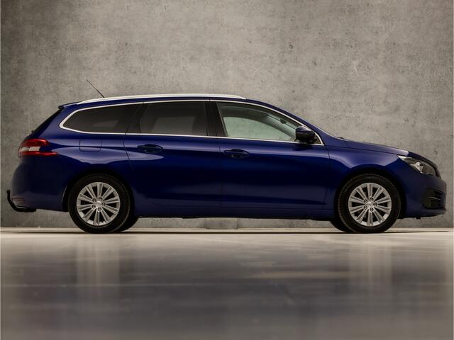 Peugeot 308 SW 1.2 PureTech Sport (PANORAMADAK, APPLE CARPLAY, GROOT NAVI, 360 CAMERA, LEDER, SPORTSTOELEN, ADAPTIVE CRUISE, GETINT GLAS, TREKHAAK, LANE ASSIST, NIEUWSTAAT)