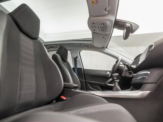 Peugeot 308 SW 1.2 PureTech Sport (PANORAMADAK, APPLE CARPLAY, GROOT NAVI, 360 CAMERA, LEDER, SPORTSTOELEN, ADAPTIVE CRUISE, GETINT GLAS, TREKHAAK, LANE ASSIST, NIEUWSTAAT)