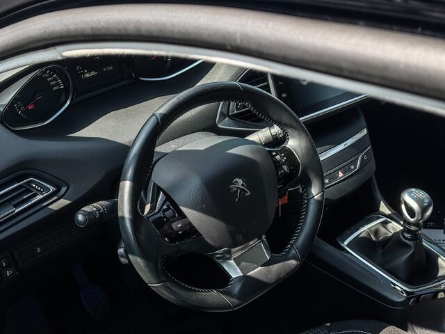 Peugeot 308 1.2 Blue Lease Prijs Inclusief Onderhoud & 12 Maand BOVAG Garantie | Trekhaak | Navigatie |