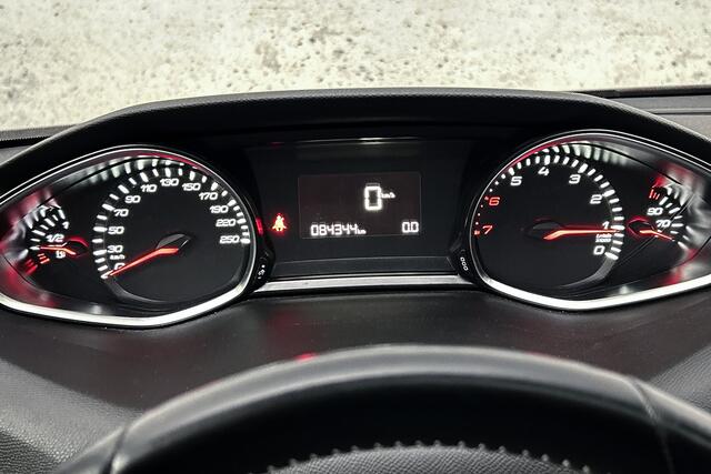 Peugeot 308 1.2 PureTech Blue Lion | Panoramadak | Climate control | Cruise control | Parkeersensoren | Navigatie