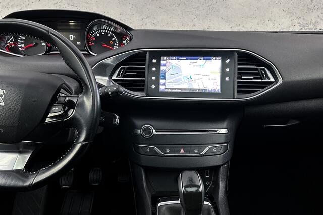 Peugeot 308 1.2 PureTech Blue Lion | Panoramadak | Climate control | Cruise control | Parkeersensoren | Navigatie