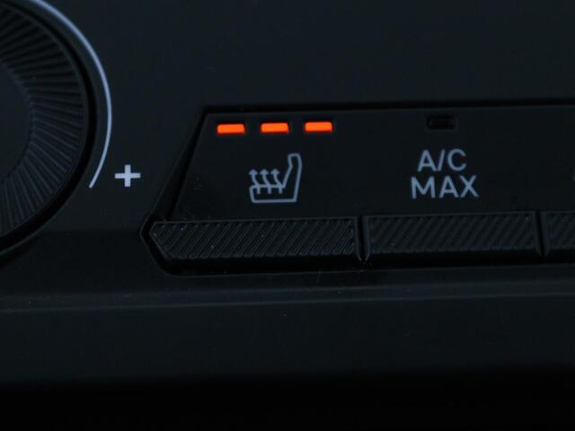 Peugeot 308 1.6 PHEV Active Pack Business | Stoelverwarming | Trekhaak | Carplay | Half leder | Sportstoelen | Navigatie | Full LED