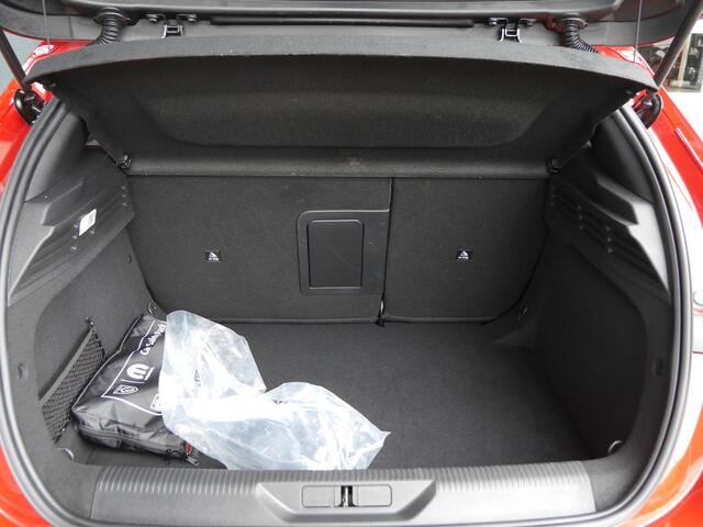 Peugeot 308 1.2 130PK EAT8 GT | 18inch | Pano-Dak | Draadloze lader | Elek. verstelb. Best.stoel | Focal HIFI | Trekhaak afneembaar