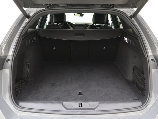 Peugeot 308 1.2 PureTech GT 130PK Automaat Stijlvolle ruimte met Franse flai