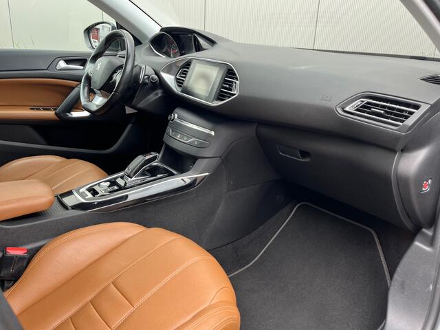 Peugeot 308 SW 1.2 PureTech Tech Edition Vol Leder / Pano / Trekhaak