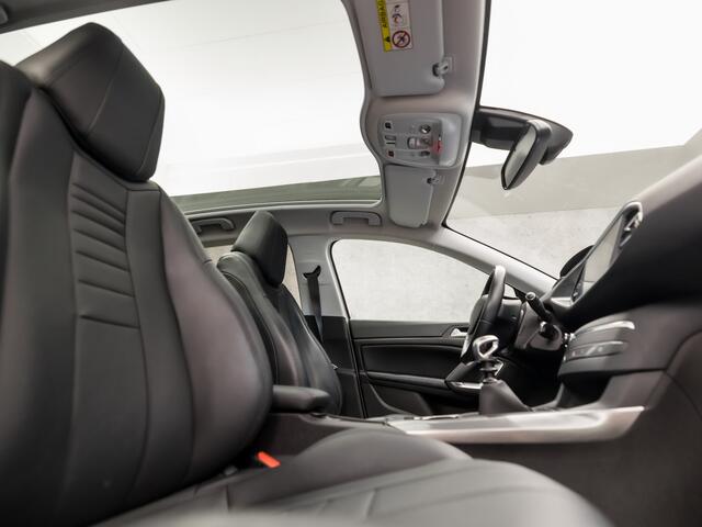 Peugeot 308 1.2 PureTech Sport (PANORAMADAK, APPLE CARPLAY, GROOT NAVI, LEDEREN SPORTSTOELEN, STOELVERWARMING, 360 CAMERA, GETINT GLAS, CRUISE, NIEUWSTAAT)