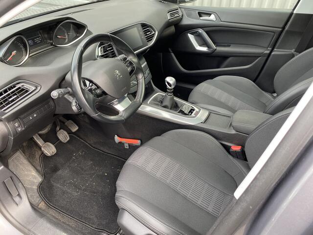 Peugeot 308 SW 1.2 PureTech Blue Lease Premium 2019! Clima, Navi, Pano, Parkassist & Cam. CC, LM, Trekh, nw. APK - Inruil Mogelijk -