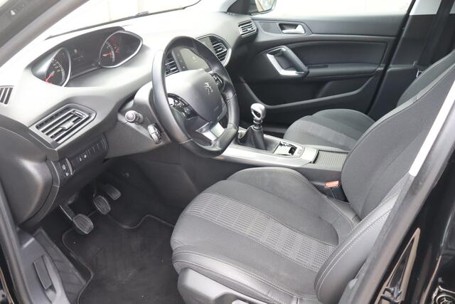 Peugeot 308 1.2 PureTech Allure - NL- Auto!! Climate I Apple I Parkeersensor V + A