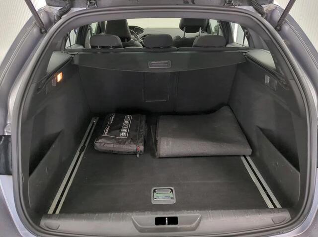 Peugeot 308 SW 1.5 HDi 131PK Automaat GT-Line / Panoramadak / Trekhaak / Pdc.V+A / Xenon / Airco-ecc./ 1/2 Leder