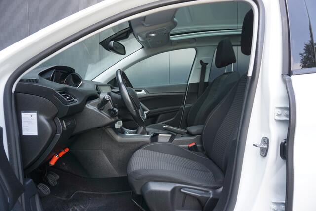 Peugeot 308 SW 1.6 BlueHDI Blue Lease Executive | Origineel NL | Panoramadak | Cruise Control | Trekhaak | Navigatie | Airco |