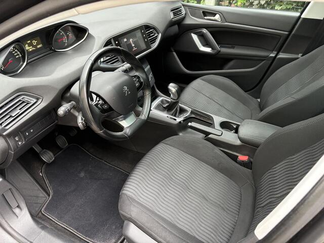 Peugeot 308 1.2 PureTech Blue Lease Executive / NAVI / AIRCO / PANORAMADAK / 118dkm! NAP!