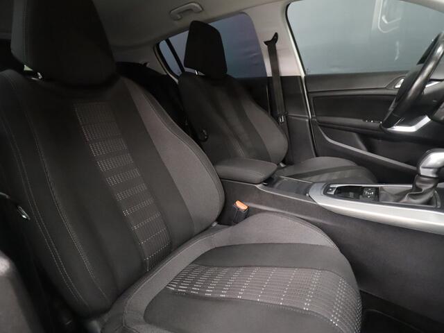 Peugeot 308 1.2 PureTech Allure [CRUISE CONTROL, CAMERA, TREKHAAK, STOELVERWARMING, DODE HOEK DETECTOR, CLIMATE CONTROL, NAVIGATIE, NIEUWSTAAT]