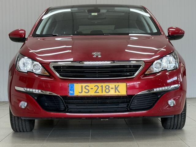 Peugeot 308 1.2 PureTech Style/ DEALER ONDERHOUDEN!/ D-Riem verv: 100.000 KM!/ Panorama-Dak/ 16'' LMV/ DAB+/ Navi/ Clima/ Cruise/ Elek. pakket/ Isofix/ Bluetooth/ Armsteun/ Multi. LEDER. Stuur/ PDC/ Extra getint glas.