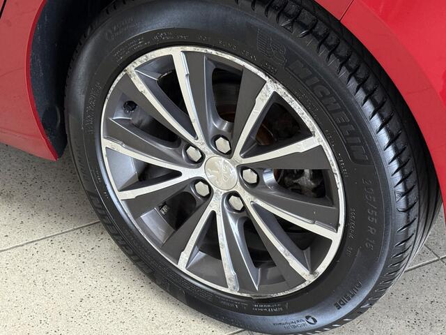 Peugeot 308 1.2 PureTech Style/ DEALER ONDERHOUDEN!/ D-Riem verv: 100.000 KM!/ Panorama-Dak/ 16'' LMV/ DAB+/ Navi/ Clima/ Cruise/ Elek. pakket/ Isofix/ Bluetooth/ Armsteun/ Multi. LEDER. Stuur/ PDC/ Extra getint glas.