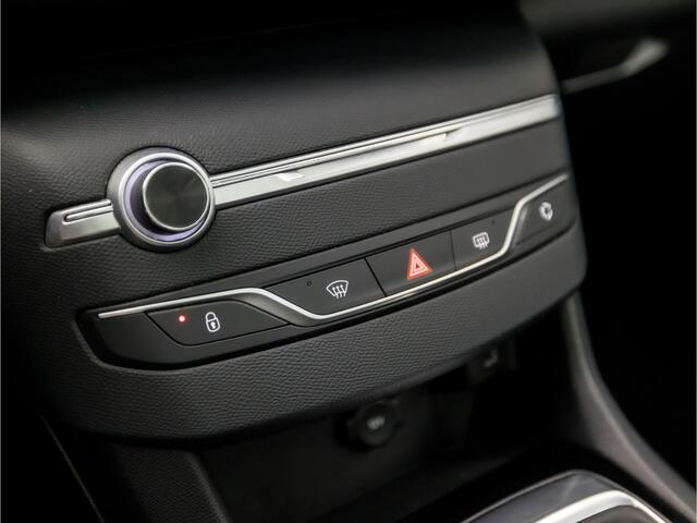 Peugeot 308 SW 1.2 PureTech Sport (PANORAMADAK, APPLE CARPLAY, GROOT NAVI, PARKEERSENSOREN, SPORTSTOELEN, GETINT GLAS, CRUISE, LANE ASSIST, NIEUWE APK, NIEUWSTAAT)