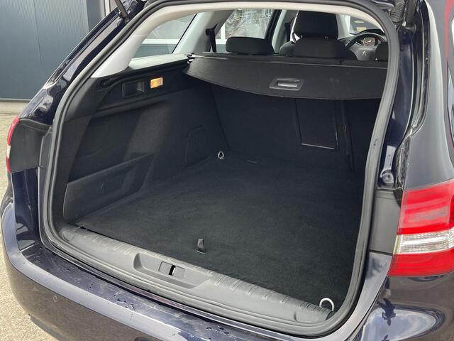 Peugeot 308 SW 1.2 PureTech Allure - Navigatie - Climate Control - Trekhaak