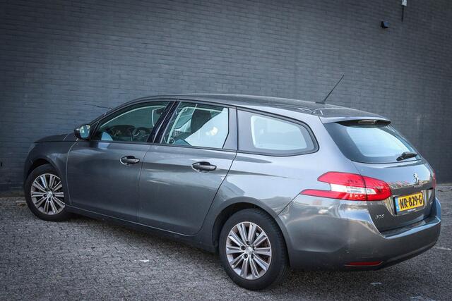 Peugeot 308 SW 1.2 PureTech Blue Lease Net binnen; wordt nog showroomklaar gemaakt