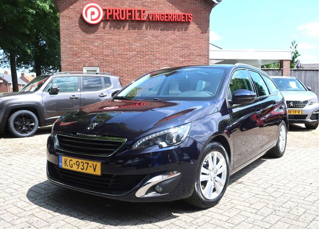 Peugeot 308 SW 130 Pk benzine *** AUTOMAAT * Luxe Allure * Panoramadak * Navigatie * Trekhaak * Automaat * Luxe Stoelen * Achteruitrij Parkeer Camera * Dodehoeksensoren * Vingerhoets; Vierde Generatie Eersteklas Service !
