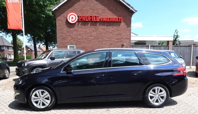 Peugeot 308 SW 130 Pk benzine *** AUTOMAAT * Luxe Allure * Panoramadak * Navigatie * Trekhaak * Automaat * Luxe Stoelen * Achteruitrij Parkeer Camera * Dodehoeksensoren * Vingerhoets; Vierde Generatie Eersteklas Service !