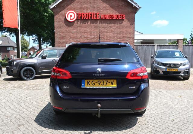 Peugeot 308 SW 130 Pk benzine *** AUTOMAAT * Luxe Allure * Panoramadak * Navigatie * Trekhaak * Automaat * Luxe Stoelen * Achteruitrij Parkeer Camera * Dodehoeksensoren * Vingerhoets; Vierde Generatie Eersteklas Service !