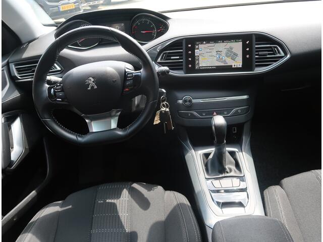 Peugeot 308 SW 130 Pk benzine *** AUTOMAAT * Luxe Allure * Panoramadak * Navigatie * Trekhaak * Automaat * Luxe Stoelen * Achteruitrij Parkeer Camera * Dodehoeksensoren * Vingerhoets; Vierde Generatie Eersteklas Service !