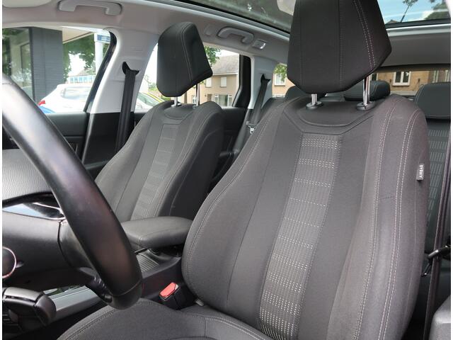 Peugeot 308 SW 130 Pk benzine *** AUTOMAAT * Luxe Allure * Panoramadak * Navigatie * Trekhaak * Automaat * Luxe Stoelen * Achteruitrij Parkeer Camera * Dodehoeksensoren * Vingerhoets; Vierde Generatie Eersteklas Service !