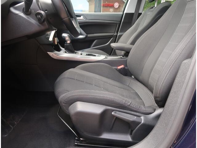 Peugeot 308 SW 130 Pk benzine *** AUTOMAAT * Luxe Allure * Panoramadak * Navigatie * Trekhaak * Automaat * Luxe Stoelen * Achteruitrij Parkeer Camera * Dodehoeksensoren * Vingerhoets; Vierde Generatie Eersteklas Service !