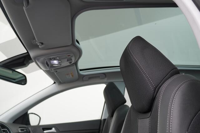 Peugeot 308 SW BWJ 2020 1.2 131 PK Blue Lease Premium AUTOMAAT / CARPLAY / PANORAMADAK / CAMERA / HALF LEDER / NAVI / CLIMA / CRUISE / BLUETOOTH / LANE ASSIST / PARKEERSENSOREN / LMV 16 INCH / DAB / MULTIFUNCT. STUUR / ISOFIX / LED