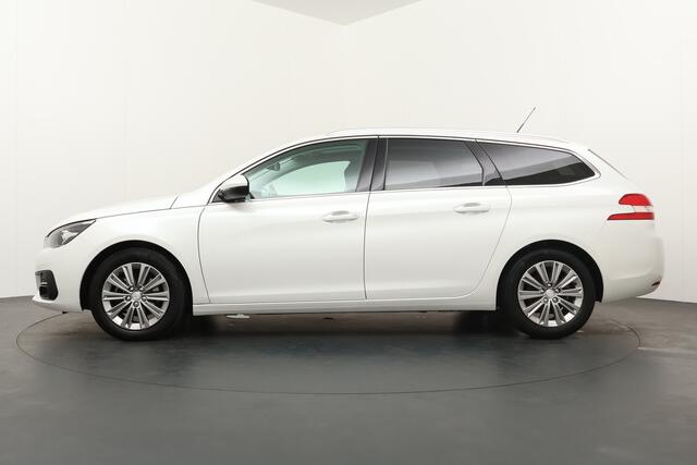 Peugeot 308 SW BWJ 2020 1.2 131 PK Blue Lease Premium AUTOMAAT / CARPLAY / PANORAMADAK / CAMERA / HALF LEDER / NAVI / CLIMA / CRUISE / BLUETOOTH / LANE ASSIST / PARKEERSENSOREN / LMV 16 INCH / DAB / MULTIFUNCT. STUUR / ISOFIX / LED