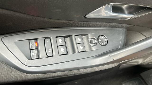 Peugeot 308 1.2 PURETECH 130PK BUSINESS EAT8 | Navi | Clima | Privacy Glass