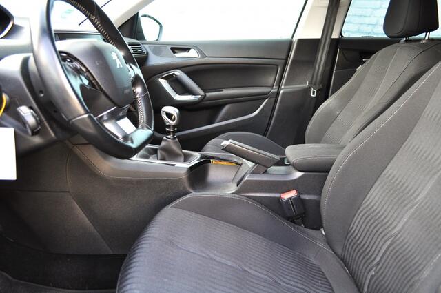 Peugeot 308 1.2 Style Navi pdc v+a cam