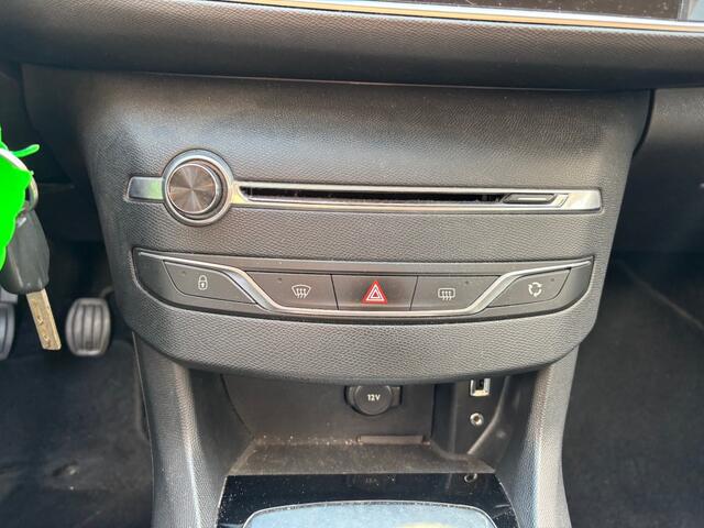 Peugeot 308 1.2 PURETECH STYLE 110 PK NAVI AIRCO/ECC PDC