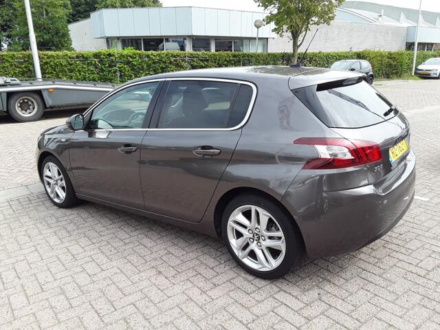 Peugeot 308 1.2 PURE TECH STYLE / PANORAMADAK / NAVI