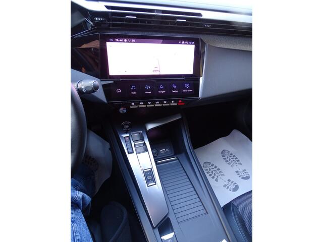 Peugeot 308 1.2 PureTech Allure Pack Business AUTOMAAT| MULTIMEDIA| NAVIGATIE| CAMERA| AIRCO/ECC| CRUISECONTROL| PARKEERSENSOREN